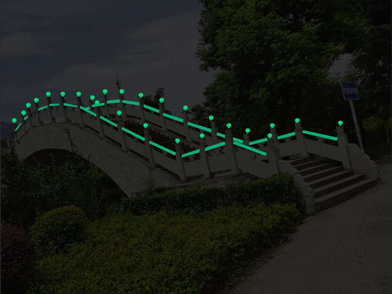石橋兩側